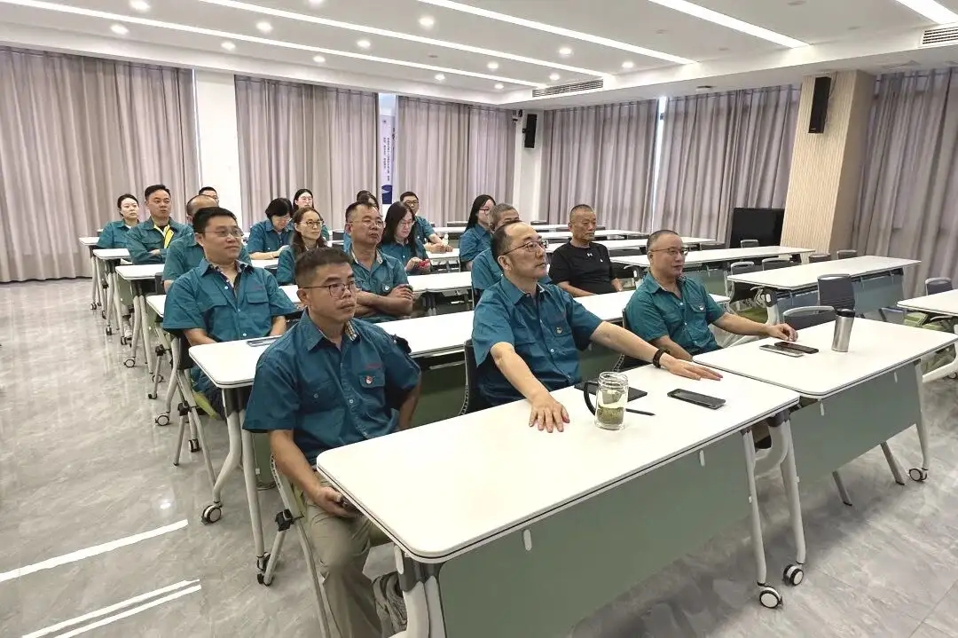 Changshu Posester Forparvarligi Shanba 17 sentyabr harbiy paradining jonli efirini tomosha qilish uchun tashkil etildi